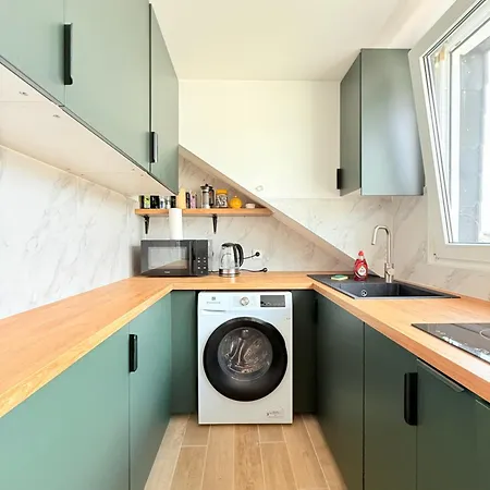 Contemporary Bright & Equipped *