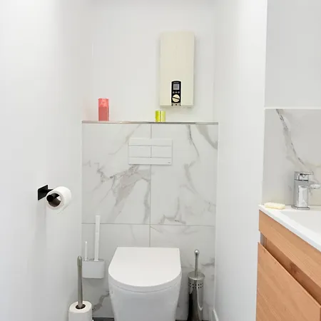Contemporary Bright & Equipped