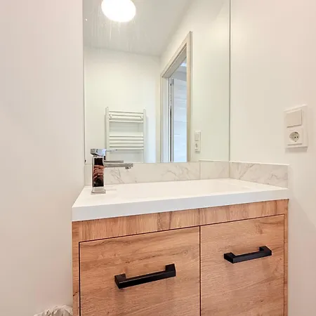 Contemporary Bright & Equipped Appartement