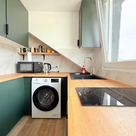Contemporary Bright & Equipped *