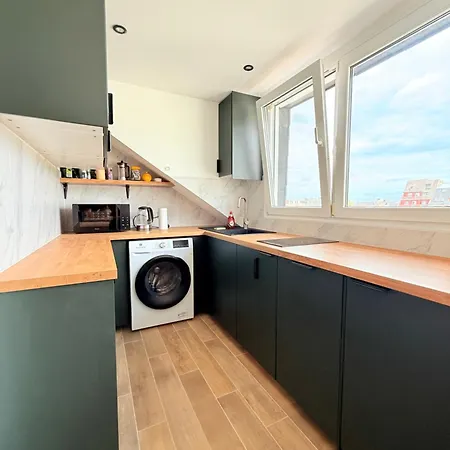 Contemporary Bright & Equipped